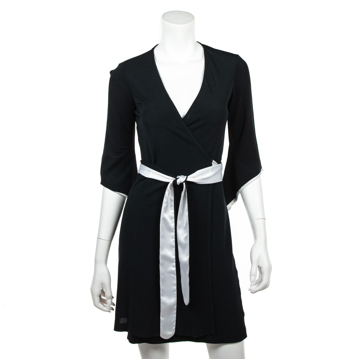 Diane von Furstenberg Black & White Jersey Wrap Dress Size XXS | US 0 - Love that Bag etc - Preowned Authentic Designer Handbags & Preloved Fashions